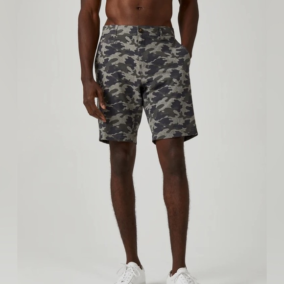 7 Diamonds Cloudbreak Hybrid Short Sz 33 NWT - Picture 7 of 8